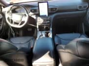 ✅ 2020 Ford Explorer ST • VIN: 1FM5K8GC6LGA57678 • Lot: 84897835. Wystawiony na Copart z przebiegiem 107 068 mil. Bezpłatny archiwum sprzedaży aukcyjnych z USA i szczegółowy raport historii pojazdu na DreamBid. Zdjęcie 8.