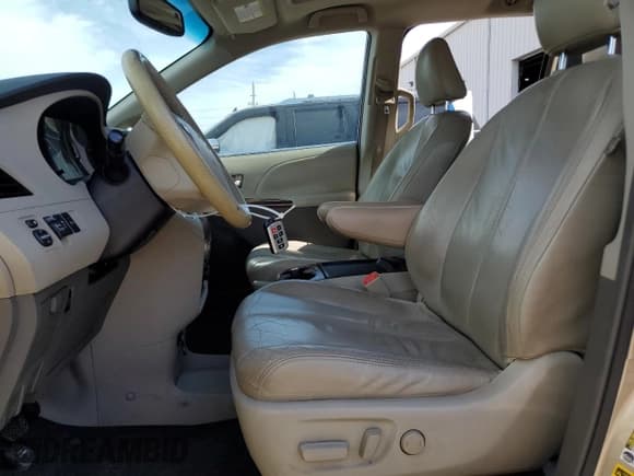 ✅ 2011 Toyota Sienna XLE AAS • VIN: 5TDYK3DC2BS076919 • Lot: 91806895. Listed on Copart with 285,830 mi. Free auction sales archive from the USA and detailed vehicle history report at DreamBid. Image 7.