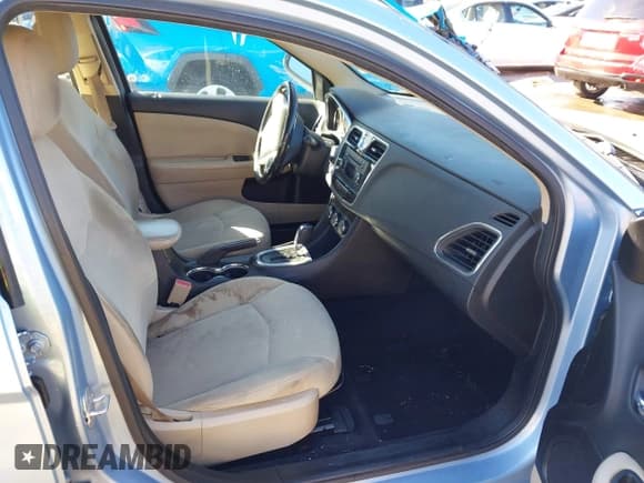 ✅ 2012 Chrysler 200 Touring • VIN: 1C3CCBBB6CN174200 • Lot: 43671017. Wystawiony na IAAI z przebiegiem 254 572 mil. Bezpłatny archiwum sprzedaży aukcyjnych z USA i szczegółowy raport historii pojazdu na DreamBid. Zdjęcie 5.