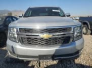 ✅ 2018 Chevrolet Suburban LT • VIN: 1GNSKHKC4JR117139 • Lot: 70293104. Wystawiony na Copart z przebiegiem 165 196 mil. Bezpłatny archiwum sprzedaży aukcyjnych z USA i szczegółowy raport historii pojazdu na DreamBid. Zdjęcie 5.
