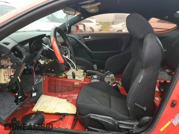 2012 Hyundai Genesis Coupe 2.0T z VIN KMHHT6KD2CU076910, wystawiony jako Copart lot #74359224 z przebiegiem 137 614 mil mil oraz Szkoda całkowita • Salvage title. Historia ofert i sprzedaży dostępna na DreamBid. Obrazek 7.