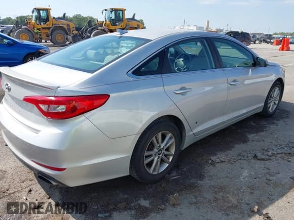 ✅ 2015 Hyundai Sonata SE • VIN: 5NPE24AF4FH100186 • Лот: 43355805. Опубликован ранее на IAAI с пробегом 118 164 миль. Бесплатный доступ к архиву аукционных продаж из США и подробный отчёт об истории автомобиля на DreamBid. Изображение 4.
