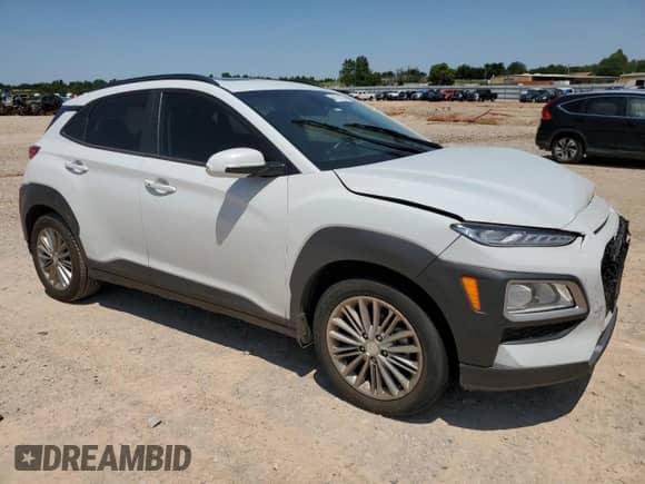2020 Hyundai Kona SEL Plus z VIN KM8K62AA1LU595170, wystawiony jako Copart lot #58151423 z przebiegiem 49 822 mil mil oraz . Historia ofert i sprzedaży dostępna na DreamBid. Obrazek 4.