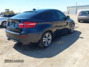✅ 2013 BMW X6 M • VIN: 5YMGZ0C58DLL30007 • Lot: 42244715. Wystawiony na IAAI z przebiegiem 140 163 mil. Bezpłatny archiwum sprzedaży aukcyjnych z USA i szczegółowy raport historii pojazdu na DreamBid. Zdjęcie 4.