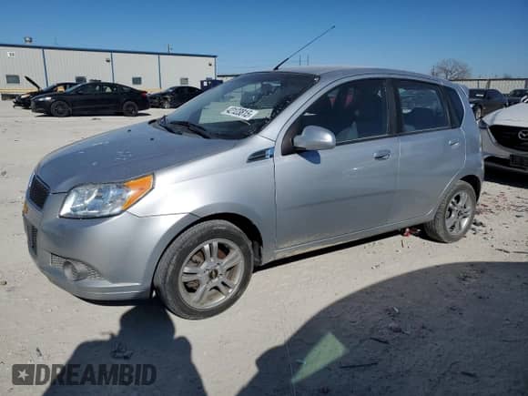 2011 Chevrolet Aveo 1LT z VIN KL1TD6DE2BB214013, wystawiony jako Copart lot #42123815 z przebiegiem 81 340 mil mil oraz Czysty tytuł • Clean title. Historia ofert i sprzedaży dostępna na DreamBid. Obrazek 1.