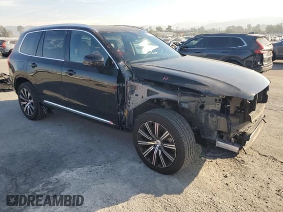 ✅ 2024 Volvo XC90 Plus Bright Theme • VIN: YV4062PE2R1206825 • Lot: 66565645. Wystawiony na Copart z przebiegiem 26 798 mil. Bezpłatny archiwum sprzedaży aukcyjnych z USA i szczegółowy raport historii pojazdu na DreamBid. Zdjęcie 4.