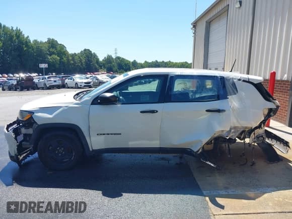 ✅ 2018 Jeep Compass Sport • VIN: 3C4NJCAB9JT151685 • Lot: 43142236. Listed on IAAI with 140,428 mi. Free auction sales archive from the USA and detailed vehicle history report at DreamBid. Image 14.