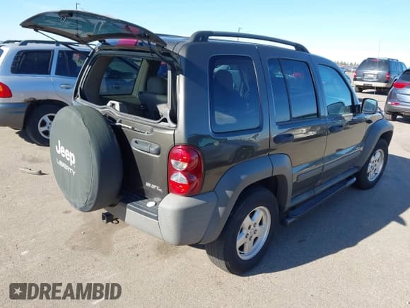 ✅ 2006 Jeep Liberty Sport • VIN: 1J8GL48K86W288755 • Lot: 43612990. Wystawiony na IAAI z przebiegiem 196 206 mil. Bezpłatny archiwum sprzedaży aukcyjnych z USA i szczegółowy raport historii pojazdu na DreamBid. Zdjęcie 4.