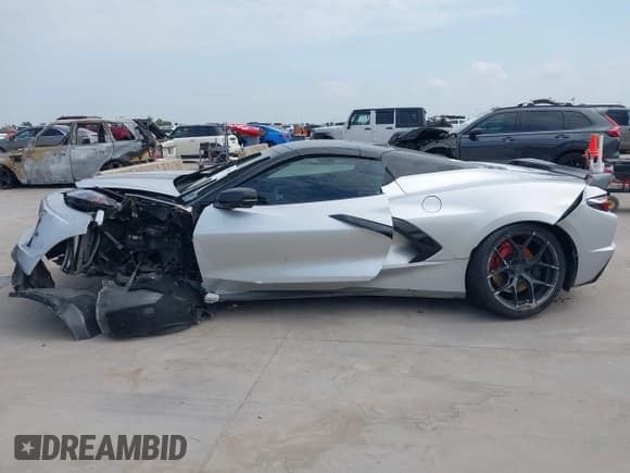 ✅ 2020 Chevrolet Corvette 3LT • VIN: 1G1Y83D43L5109711 • Lot: 43085749. Wystawiony na IAAI z przebiegiem 27 395 mil. Bezpłatny archiwum sprzedaży aukcyjnych z USA i szczegółowy raport historii pojazdu na DreamBid. Zdjęcie 14.