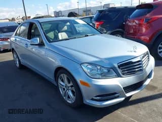 ✅ 2014 Mercedes-Benz C 250 Sport • VIN: WDDGF4HB3EA920528 • Lot: 43726516. Wystawiony na IAAI z przebiegiem 84 738 mil. Bezpłatny archiwum sprzedaży aukcyjnych z USA i szczegółowy raport historii pojazdu na DreamBid. Zdjęcie 1.