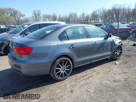 ✅ 2012 Volkswagen Jetta S • VIN: 3VW2K7AJ2CM417329 • Lot: 41972316. Listed on IAAI with 200,299 mi. Free auction sales archive from the USA and detailed vehicle history report at DreamBid. Image 4.