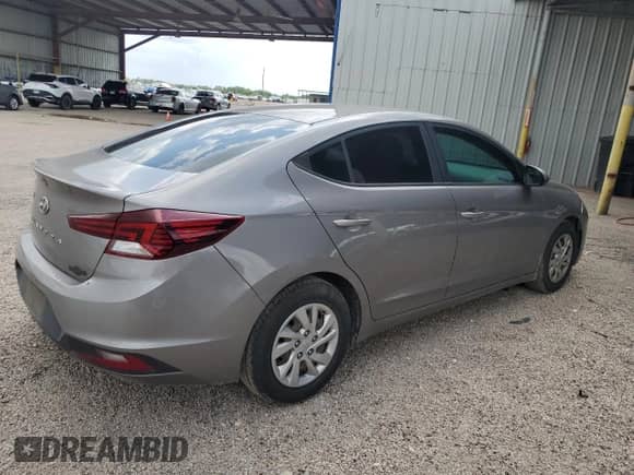 2020 Hyundai Elantra SE z VIN KMHD74LF4LU949239, wystawiony jako Copart lot #55599705 z przebiegiem 88 744 mil mil oraz Czysty tytuł • Clean title. Historia ofert i sprzedaży dostępna na DreamBid. Obrazek 3.