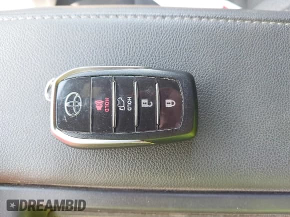 ✅ 2018 Toyota Land Cruiser • VIN: JTMCY7AJ3J4072925 • Лот: 42753058. Опубликован ранее на IAAI с пробегом 99 240 миль. Бесплатный доступ к архиву аукционных продаж из США и подробный отчёт об истории автомобиля на DreamBid. Изображение 11.