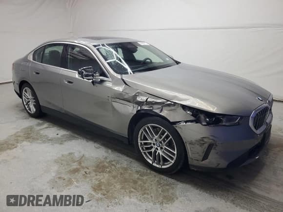 ✅ 2024 BMW 5 Series 530i • VIN: WBA43FJ06RCS37854 • Лот: 78741604. Опубликован ранее на Copart с пробегом 4 801 миль. Бесплатный доступ к архиву аукционных продаж из США и подробный отчёт об истории автомобиля на DreamBid. Изображение 4.