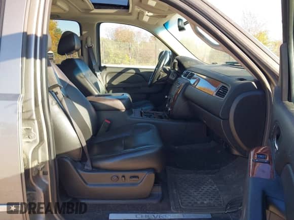 2012 Chevrolet Suburban LTZ с VIN 1GNSKKE70CR219696, выставлен на аукционе IAAI как лот 43541545 с пробегом 217 079 миль миль и . История ставок и продаж доступна на DreamBid. Изображение 5.