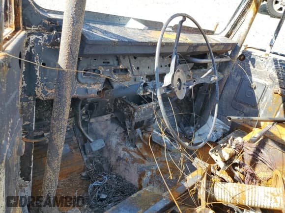 ✅ 1974 Toyota Land Cruiser • VIN: FJ40165915 • Лот: 56039805. Опубликован ранее на Copart с пробегом Не указан. Бесплатный доступ к архиву аукционных продаж из США и подробный отчёт об истории автомобиля на DreamBid. Изображение 8.