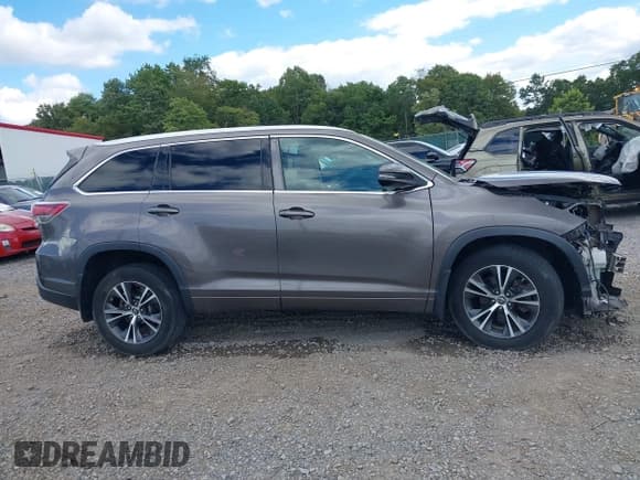 ✅ 2016 Toyota Highlander XLE • VIN: 5TDJKRFH8GS280919 • Lot: 43080882. Wystawiony na IAAI z przebiegiem 112 843 mil. Bezpłatny archiwum sprzedaży aukcyjnych z USA i szczegółowy raport historii pojazdu na DreamBid. Zdjęcie 14.