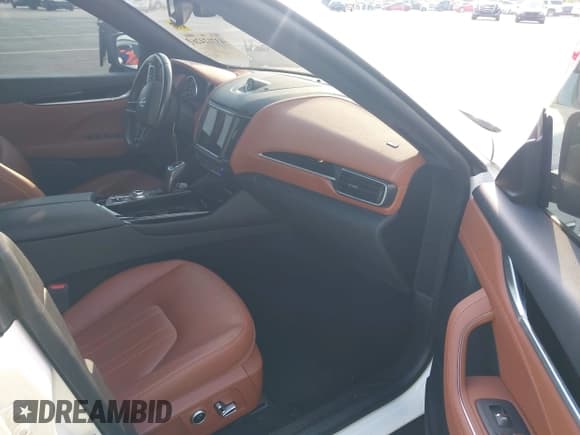 ✅ 2021 Maserati Levante • VIN: ZN661XUA2MX373359 • Лот: 43712426. Опубликован ранее на IAAI с пробегом 29 403 миль. Бесплатный доступ к архиву аукционных продаж из США и подробный отчёт об истории автомобиля на DreamBid. Изображение 5.