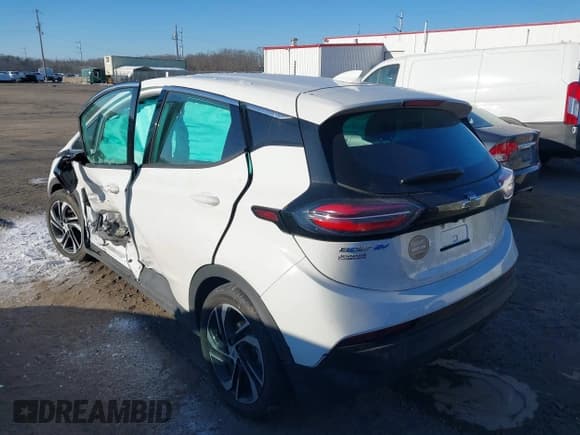 ✅ 2022 Chevrolet Bolt EV 2LT • VIN: 1G1FX6S01N4100400 • Lot: 41296423. Wystawiony na IAAI z przebiegiem 21 465 mil. Bezpłatny archiwum sprzedaży aukcyjnych z USA i szczegółowy raport historii pojazdu na DreamBid. Zdjęcie 3.