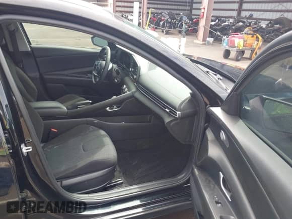 2023 Hyundai Elantra SE с VIN KMHLL4AG4PU469338, выставлен на аукционе IAAI как лот 43306413 с пробегом 36 950 миль миль и . История ставок и продаж доступна на DreamBid. Изображение 5.