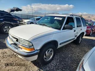 ✅ 2001 Chevrolet Blazer LT • VIN: 1GNDT13W81K207697 • Lot: 82240025. Wystawiony na Copart z przebiegiem 121 397 mil. Bezpłatny archiwum sprzedaży aukcyjnych z USA i szczegółowy raport historii pojazdu na DreamBid. Zdjęcie 1.