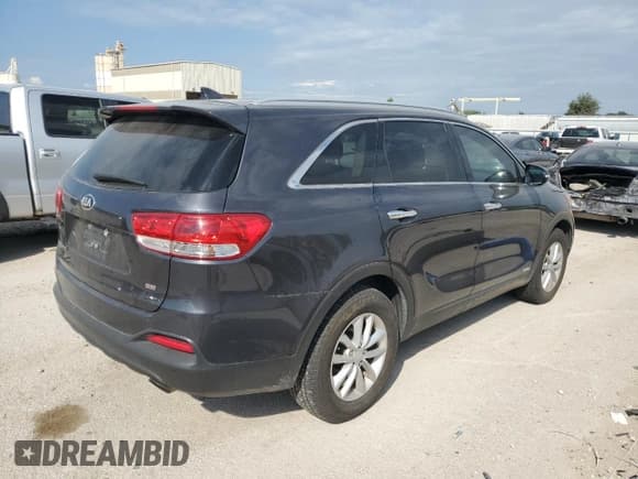 ✅ 2017 Kia Sorento LX • VIN: 5XYPGDA38HG247010 • Lot: 71024405. Wystawiony na Copart z przebiegiem 109 909 mil. Bezpłatny archiwum sprzedaży aukcyjnych z USA i szczegółowy raport historii pojazdu na DreamBid. Zdjęcie 3.
