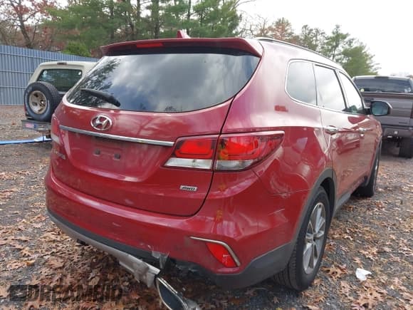 ✅ 2017 Hyundai Santa Fe SE • VIN: KM8SMDHF1HU238369 • Lot: 43682236. Wystawiony na IAAI z przebiegiem 179 000 mil. Bezpłatny archiwum sprzedaży aukcyjnych z USA i szczegółowy raport historii pojazdu na DreamBid. Zdjęcie 4.