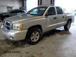 2007 Dodge Dakota SLT z VIN 1D7HE48K77S117600, wystawiony jako Copart lot #58834485 z przebiegiem 176 244 mil mil oraz Szkoda całkowita • Salvage title. Historia ofert i sprzedaży dostępna na DreamBid. Obrazek 1.