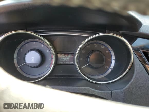 ✅ 2012 Hyundai Sonata SE • VIN: 5NPEC4AC4CH372607 • Lot: 65817534. Listed on Copart with 173,446 mi. Free auction sales archive from the USA and detailed vehicle history report at DreamBid. Image 9.