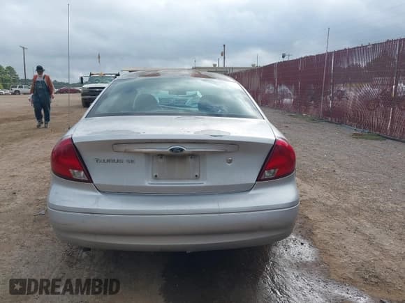 ✅ 2003 Ford Taurus SE Standard • VIN: 1FAFP53U43A119272 • Lot: 43269838. Listed on IAAI with 168,335 mi. Free auction sales archive from the USA and detailed vehicle history report at DreamBid. Image 16.