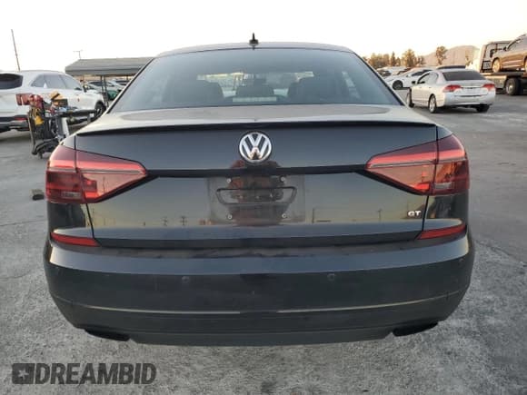 ✅ 2018 Volkswagen Passat GT • VIN: 1VWJM7A35JC039576 • Lot: 82126964. Listed on Copart with 44,390 mi. Free auction sales archive from the USA and detailed vehicle history report at DreamBid. Image 6.