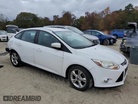 ✅ 2014 Ford Focus SE • VIN: 1FADP3F22EL330970 • Lot: 89870275. Wystawiony na Copart z przebiegiem 106 531 mil. Bezpłatny archiwum sprzedaży aukcyjnych z USA i szczegółowy raport historii pojazdu na DreamBid. Zdjęcie 4.