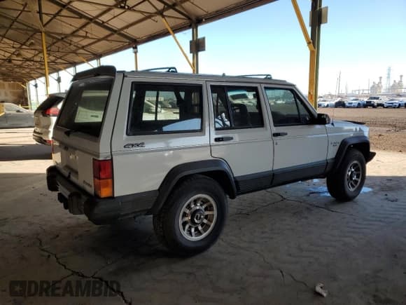 ✅ 1990 Jeep Cherokee Laredo • VIN: 1J4FJ58L8LL282842 • Lot: 87071724. Listed on Copart with 232,415 mi. Free auction sales archive from the USA and detailed vehicle history report at DreamBid. Image 3.