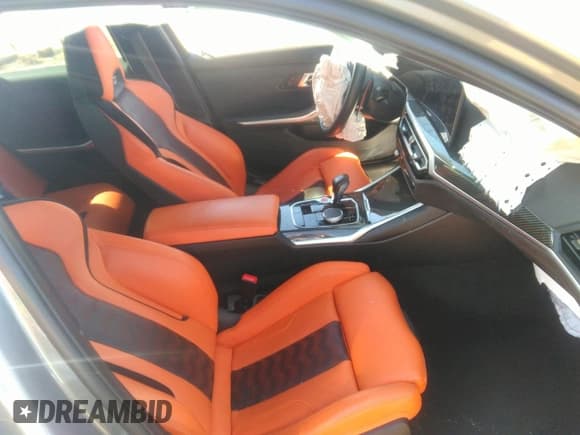 ✅ 2024 BMW M3 Competition • VIN: WBS33AY05RFS16461 • Lot: 43484827. Wystawiony na IAAI z przebiegiem Nie podano. Bezpłatny archiwum sprzedaży aukcyjnych z USA i szczegółowy raport historii pojazdu na DreamBid. Zdjęcie 5.