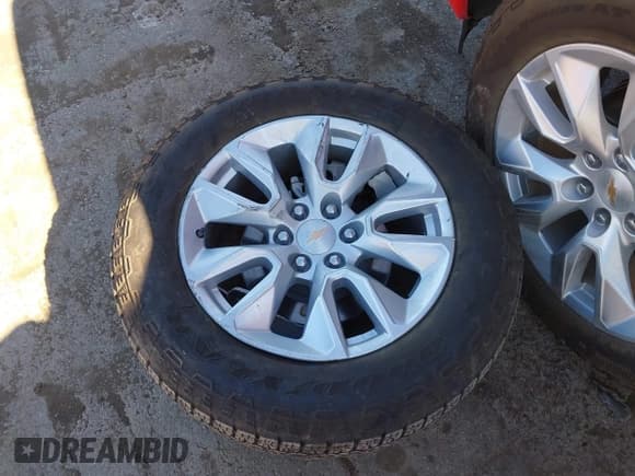 ✅ 2025 Chevrolet Silverado 1500 Custom • VIN: 1GCPKBEK3SZ180524 • Lot: 43362895. Wystawiony na IAAI z przebiegiem 8 816 mil. Bezpłatny archiwum sprzedaży aukcyjnych z USA i szczegółowy raport historii pojazdu na DreamBid. Zdjęcie 19.