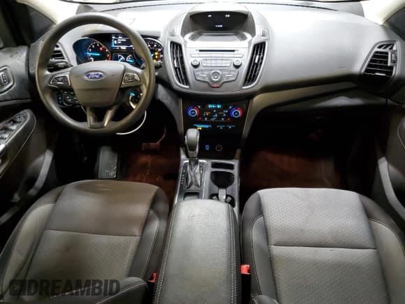 ✅ 2018 Ford Escape SE • VIN: 1FMCU9GD6JUB22477 • Lot: 92275205. Wystawiony na Copart z przebiegiem 103 561 mil. Bezpłatny archiwum sprzedaży aukcyjnych z USA i szczegółowy raport historii pojazdu na DreamBid. Zdjęcie 8.