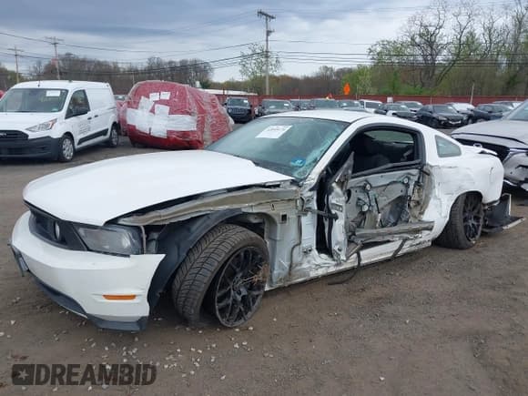 ✅ 2010 Ford Mustang GT • VIN: 1ZVBP8CH9A5123219 • Lot: 42055174. Listed on IAAI with 139,522 mi. Free auction sales archive from the USA and detailed vehicle history report at DreamBid. Image 17.