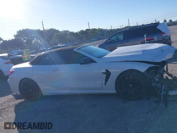 ✅ 2020 BMW M8 Competition • VIN: WBSDZ0C03LCD86009 • Lot: 41434376. Wystawiony na IAAI z przebiegiem 14 458 mil. Bezpłatny archiwum sprzedaży aukcyjnych z USA i szczegółowy raport historii pojazdu na DreamBid. Zdjęcie 13.