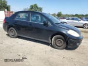 ✅ 2007 Nissan Versa S • VIN: 3N1BC11E27L444495 • Lot: 71597255. Wystawiony na Copart z przebiegiem 199 630 mil. Bezpłatny archiwum sprzedaży aukcyjnych z USA i szczegółowy raport historii pojazdu na DreamBid. Zdjęcie 4.