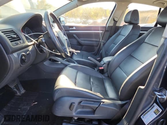 ✅ 2006 Volkswagen Jetta Edition • VIN: 3VWFT81K66M848855 • Lot: 82519285. Wystawiony na Copart z przebiegiem 243 689 mil. Bezpłatny archiwum sprzedaży aukcyjnych z USA i szczegółowy raport historii pojazdu na DreamBid. Zdjęcie 7.