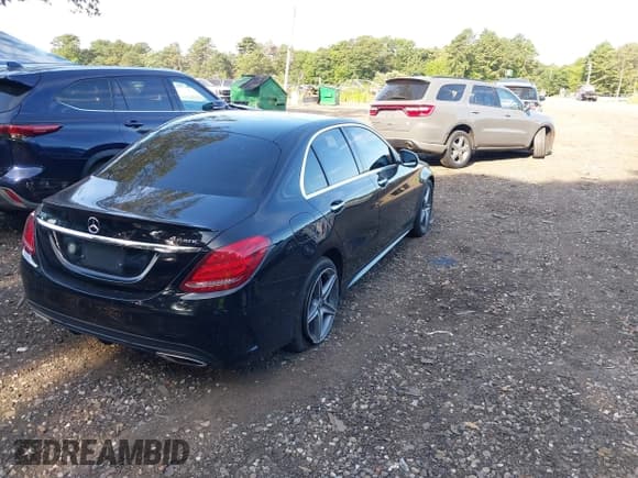 ✅ 2017 Mercedes-Benz C 300 • VIN: WDDWF4KB0HR260832 • Lot: 42758950. Listed on IAAI with 81,572 mi. Free auction sales archive from the USA and detailed vehicle history report at DreamBid. Image 4.