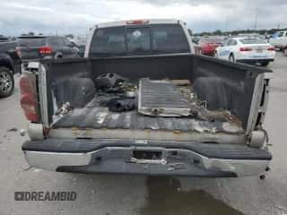 ✅ 2005 Chevrolet Silverado 1500 LS • VIN: 2GCEK19T751198686 • Lot: 74515944. Wystawiony na Copart z przebiegiem 256 818 mil mil. Skorzystaj z bezpłatnego archiwum sprzedaży aukcyjnych z USA i zobacz szczegółowy raport historii pojazdu na DreamBid. Zdjęcie 6.