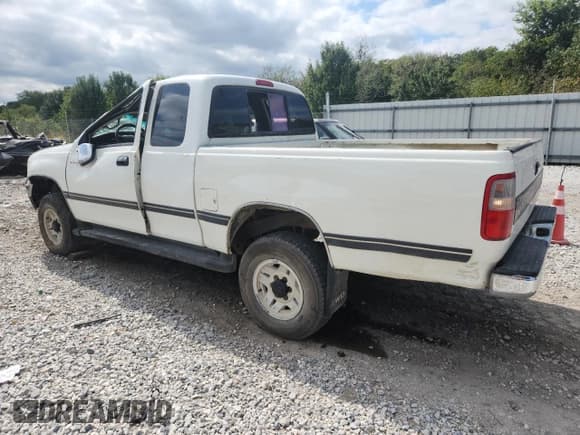✅ 1998 Toyota T100 SR5 • VIN: JT4UN24D8W0050987 • Лот: 85686345. Опубликован ранее на Copart с пробегом 285 581 миль. Бесплатный доступ к архиву аукционных продаж из США и подробный отчёт об истории автомобиля на DreamBid. Изображение 2.