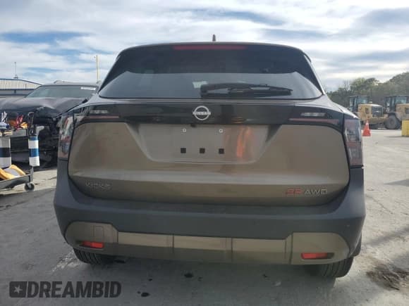 ✅ 2025 Nissan Kicks SR • VIN: 3N8AP6DB4SL332659 • Lot: 87180415. Wystawiony na Copart z przebiegiem 14 812 mil. Bezpłatny archiwum sprzedaży aukcyjnych z USA i szczegółowy raport historii pojazdu na DreamBid. Zdjęcie 6.