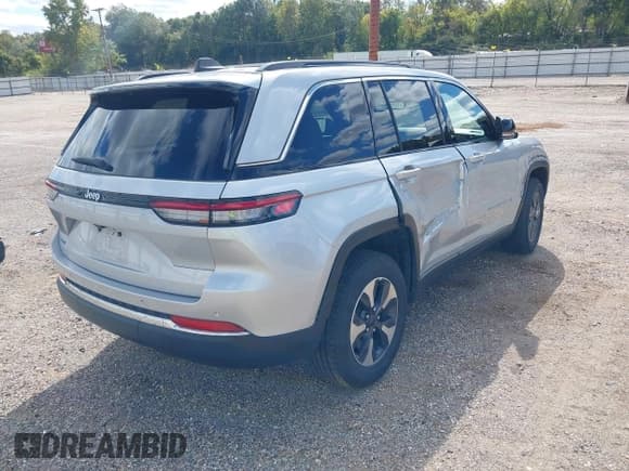 ✅ 2024 Jeep Grand Cherokee • VIN: 1C4RJYB62RC115893 • Lot: 43459345. Listed on IAAI with 50,239 mi. Free auction sales archive from the USA and detailed vehicle history report at DreamBid. Image 4.