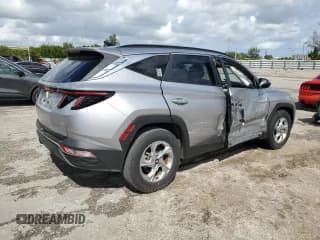 ✅ 2023 Hyundai Tucson SEL • VIN: 5NMJB3AE3PH274328 • Lot: 76184704. Wystawiony na Copart z przebiegiem 8 241 mil. Bezpłatny archiwum sprzedaży aukcyjnych z USA i szczegółowy raport historii pojazdu na DreamBid. Zdjęcie 3.