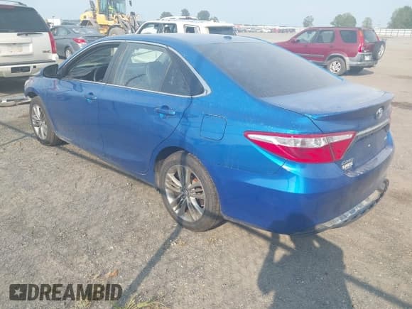 ✅ 2017 Toyota Camry XLE • VIN: 4T1BF1FK1HU708683 • Lot: 43221071. Listed on IAAI with 124,033 mi. Free auction sales archive from the USA and detailed vehicle history report at DreamBid. Image 3.