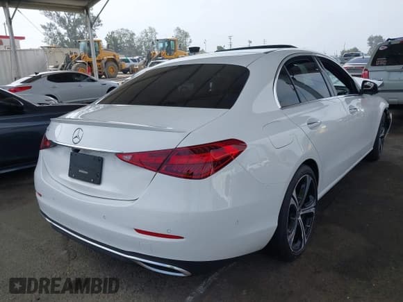 ✅ 2024 Mercedes-Benz C 300 • VIN: W1KAF4GBXRR159088 • Lot: 42465810. Wystawiony na IAAI z przebiegiem Nie podano. Bezpłatny archiwum sprzedaży aukcyjnych z USA i szczegółowy raport historii pojazdu na DreamBid. Zdjęcie 4.