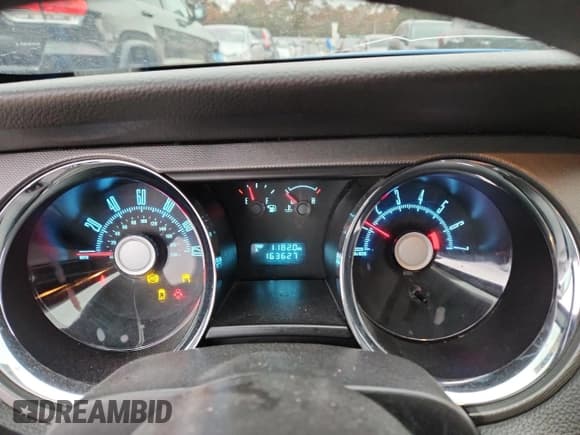 ✅ 2010 Ford Mustang V6 • VIN: 1ZVBP8EN4A5101342 • Lot: 92412715. Wystawiony na Copart z przebiegiem 163 627 mil. Bezpłatny archiwum sprzedaży aukcyjnych z USA i szczegółowy raport historii pojazdu na DreamBid. Zdjęcie 9.