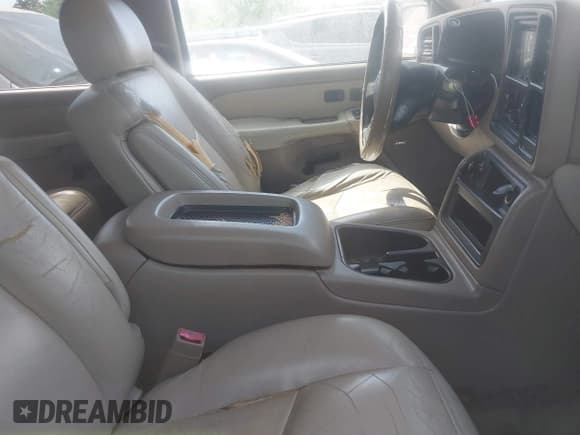 ✅ 2003 Chevrolet Tahoe LT • VIN: 1GNEC13Z33R302919 • Lot: 42262880. Listed on IAAI with 241,383 mi. Free auction sales archive from the USA and detailed vehicle history report at DreamBid. Image 5.